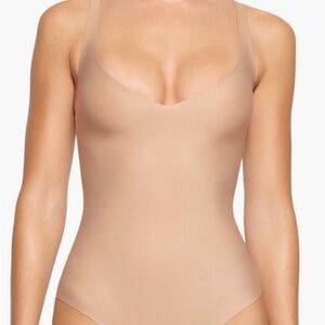 SKIMS BODY CORE SCULPT PLUNGE THONG BODYSUIT | SAND & SIENNA